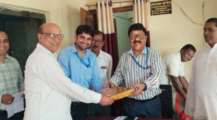 गुरुओं के सम्मान में आगे आया उत्तर प्रदेश ग्रामीण बैंक, कप्तानगंज में आयोजित हुआ भव्य शिक्षक सम्मान समारोह