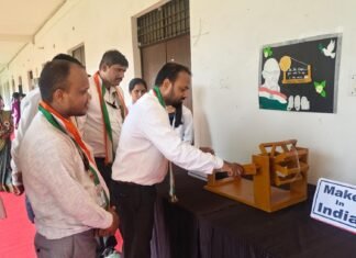 “सत्य-अहिंसा के संदेश से गूंजा सरस्वती देवी महाविद्यालय, गांधी विचार दर्शन प्रदर्शनी में दिखी स्वतंत्रता संग्राम की झलक”