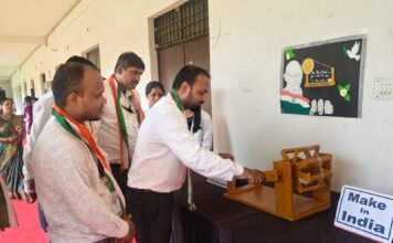 “सत्य-अहिंसा के संदेश से गूंजा सरस्वती देवी महाविद्यालय, गांधी विचार दर्शन प्रदर्शनी में दिखी स्वतंत्रता संग्राम की झलक”