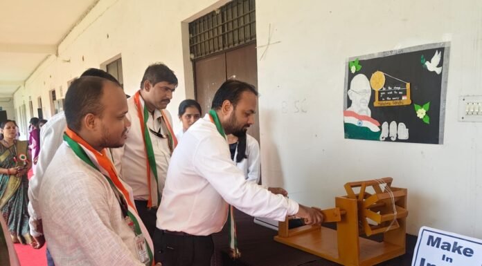 “सत्य-अहिंसा के संदेश से गूंजा सरस्वती देवी महाविद्यालय, गांधी विचार दर्शन प्रदर्शनी में दिखी स्वतंत्रता संग्राम की झलक”